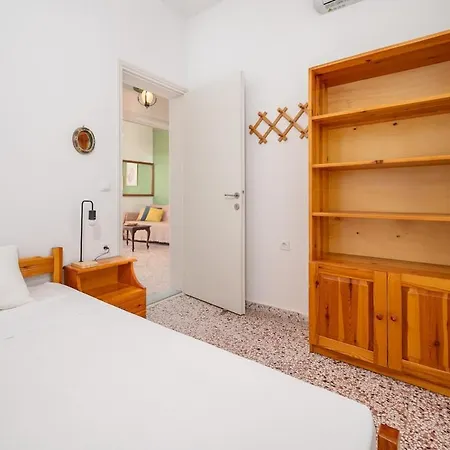 Dafni Local Style, 1 Min From Main Apartament