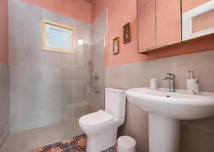 Dafni Local Style, 1 Min From Main *