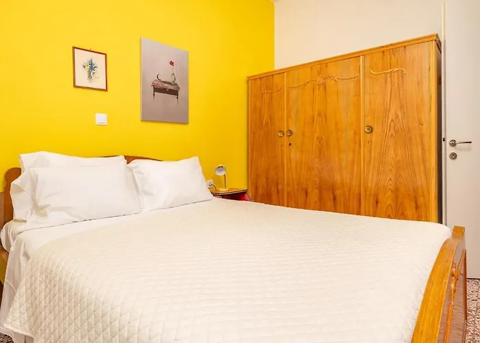 Dafni Local Style, 1 Min From Main アパート