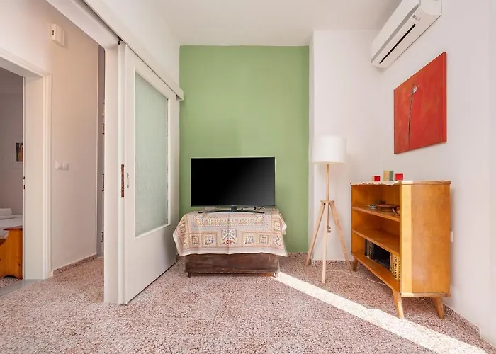 Dafni Local Style, 1 Min From Main Apartamento *